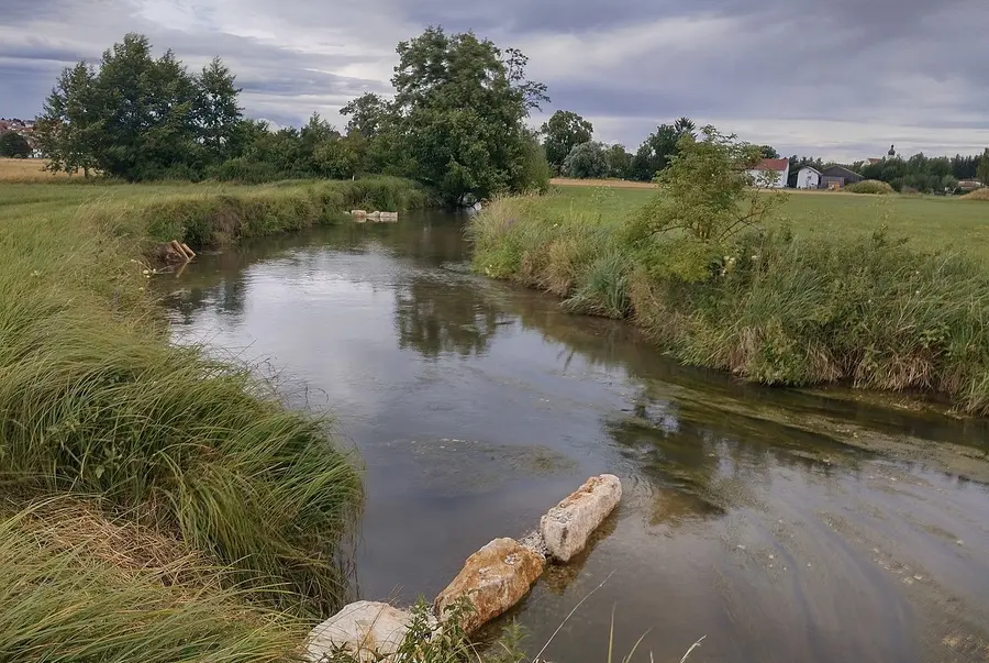 boulders, rootstocks and timber structures in the Grosse Laber near Schierling, district of Regensburg, now positively changing the flow dynamics of the river