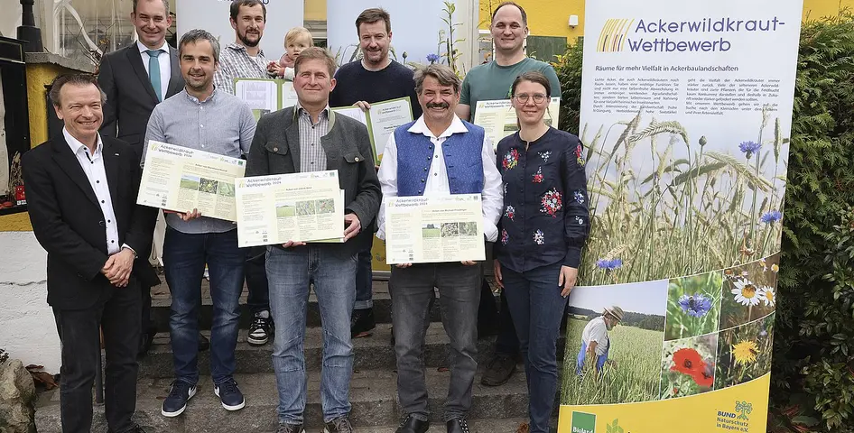 Preisverleihung Ackerwildkraut-Wettbewerb 2024 ©Birgit Gleixner, LfL Preisträger des Ackerwildkraut-Wettbewerbs 2024 in Oberbayern.