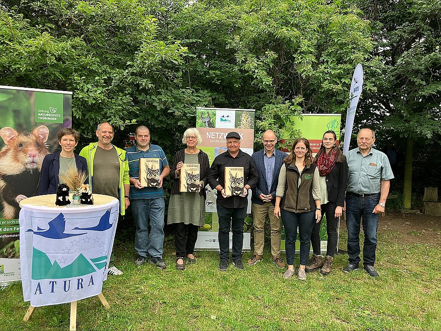 Gruppenfoto der Preistragenden mit Thüringens Umweltminister Stengele und Thorsten Weil, Staatssekretär im Landwirtschaftsministerium