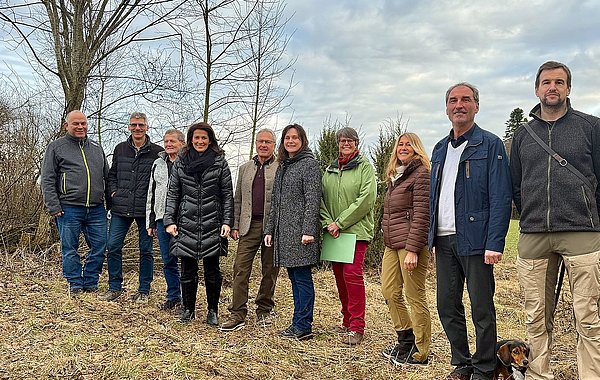 KULAP-Programm wird fortgesetzt ©StMELF Socialmedia Gruppenbild vor einer Hecke