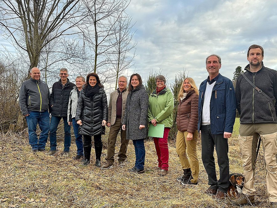 KULAP-Programm wird fortgesetzt ©StMELF Socialmedia Gruppenbild vor einer Hecke