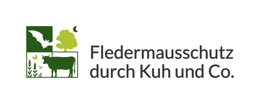 Projektlogo „Fledermausschutz durch Kuh und Co.“ mit stilisierter Fledermaus, Kuh, Baum, Pflanzen und Insekten