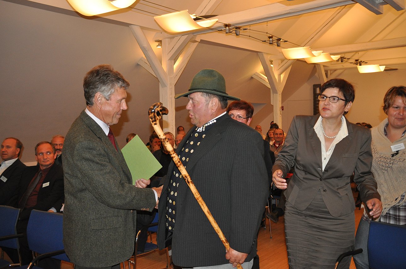 Preisträger des Deutschen Landschaftspflegepreises 2012 bei der Überreichung der Urkunde