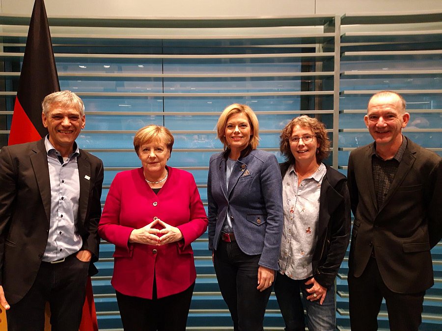 DVL-Geschäftsführer Dr. Jürgen Metzner, Bundeskanzlerin Dr. Angela Merkel, Bundesministerin Julia Klöckner, Ute Grothey und Kai Pönitz im Bundeskanzleramt.