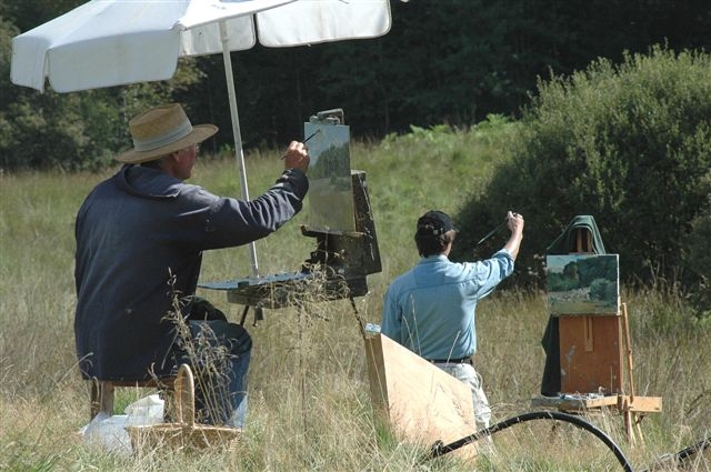 Ein Künstler malt ein Landschaftsbild mit einem Künstler, der wiederum ein Landschaftsbild malt