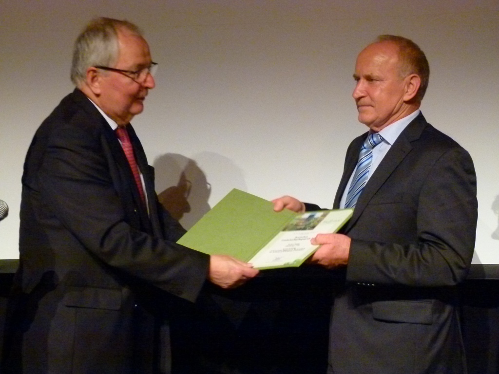 Preisträger des Deutschen Landschaftspflegepreises 2013 bei der Überreichung der Urkunde